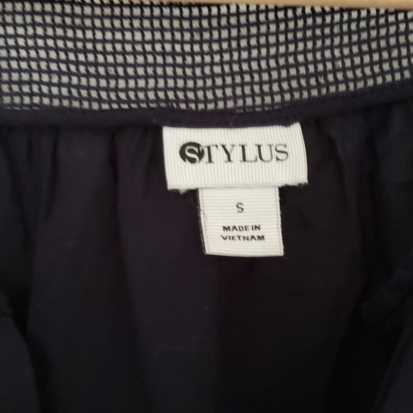 Navy top with mesh lace shoulders - Picture 3 of 6